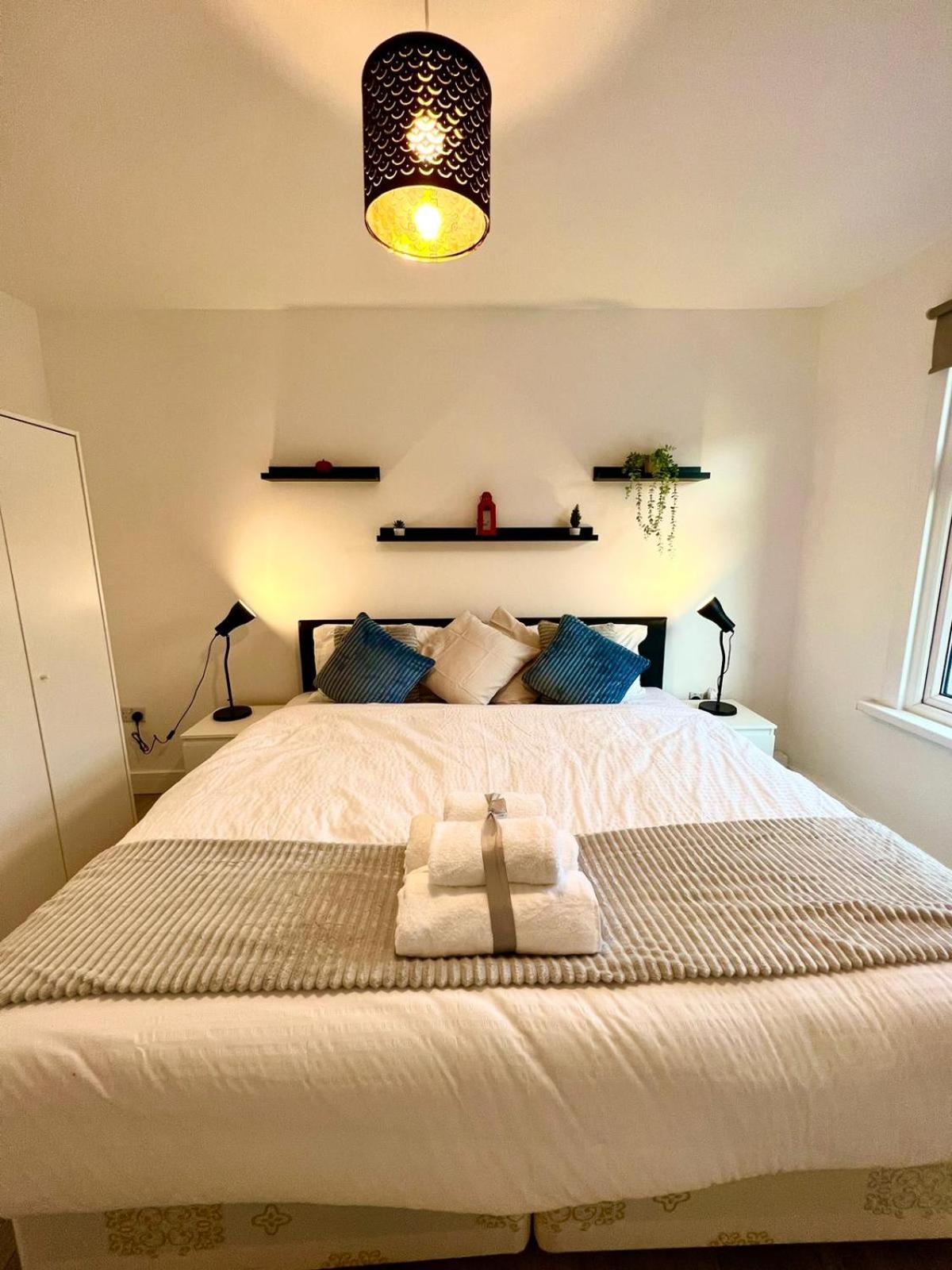 Вилла Stratford City - Luxe House With Garden Лондон Экстерьер фото