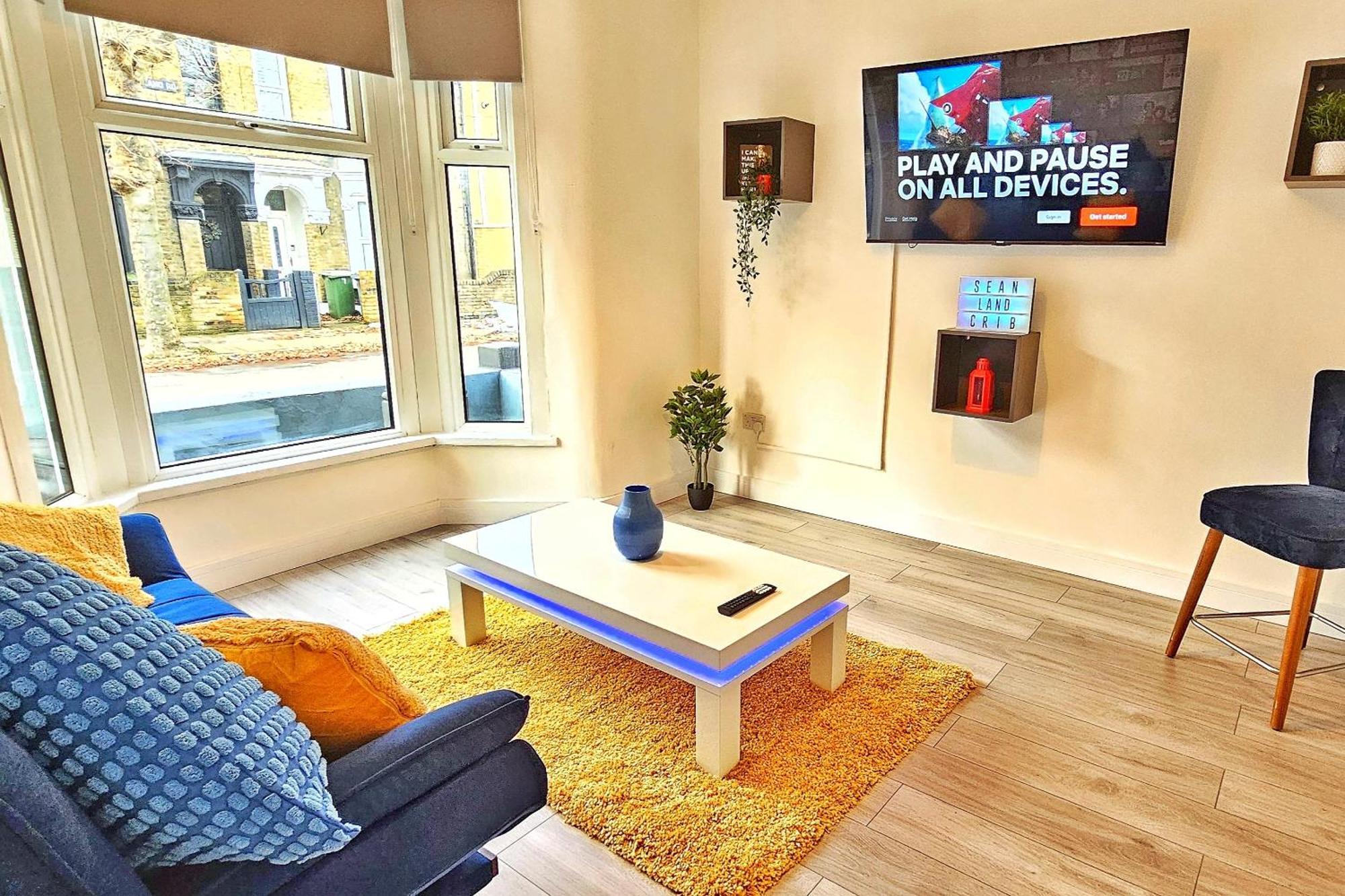 Вилла Stratford City - Luxe House With Garden Лондон Экстерьер фото